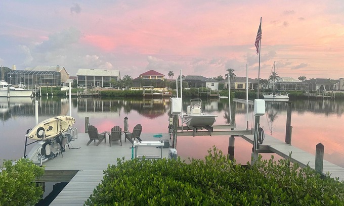 Apollo Beach Casa | Dazzling waterfront home with HEATED saltwater pool in Tampa Bay