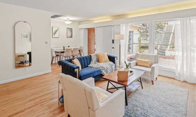 Sunset Park Casa | Dazzling Westside 4 BR Home | Minutes to the Beach