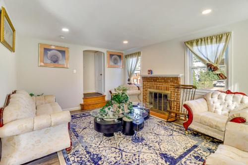 Wheaton-Glenmont Casa | DC Area Home 1 Mi to Light Rail!