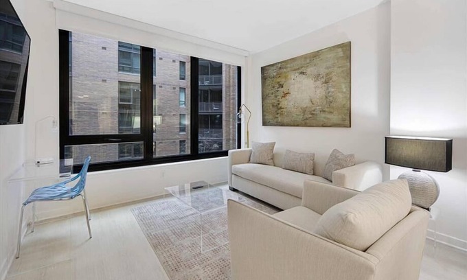 NoMa Hotel | Luxurious Getaway | Private Gym & Full Kitchen | near Metro Red Line
