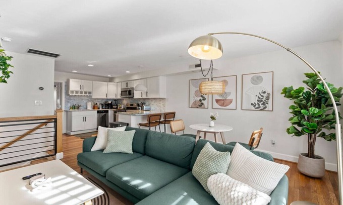 Shaw Casa | DC Boho Loft | Top Floor & Cozy 1BR/1BA #DCottage