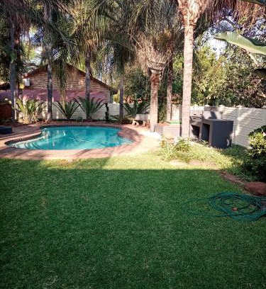 Lephalale Casa | De la Rose Guesthouse