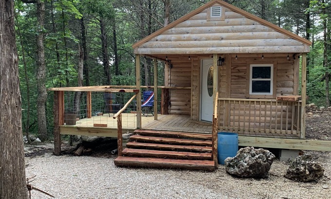 Eminence Cabina | Deadwood Acres cabin #1