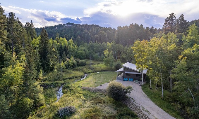 Deadwood Cabina | Deadwood Two Bit Cabin on the Creek