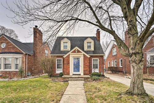Dearborn Casa | Dearborn Home with Games and Furnished Patio