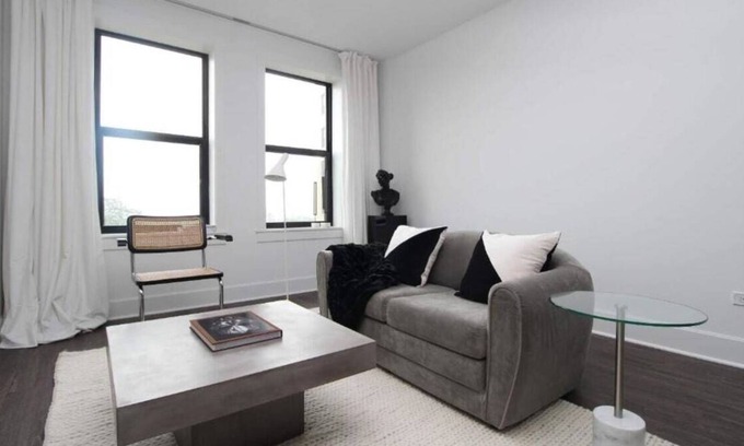 East Hyde Park Apartamento | Debonair HP 1BR with Fast Transit to UChicago
