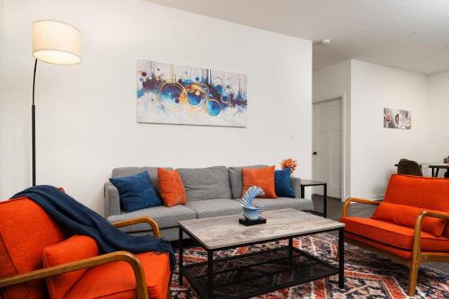 Whitestown Apartamento | Decadent Haven Spacious 2BR 2BA 2 King Beds WFH GYM