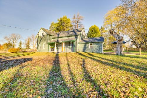 Elmira Casa | Deck and Fire Pit Peaceful Home in Elmira