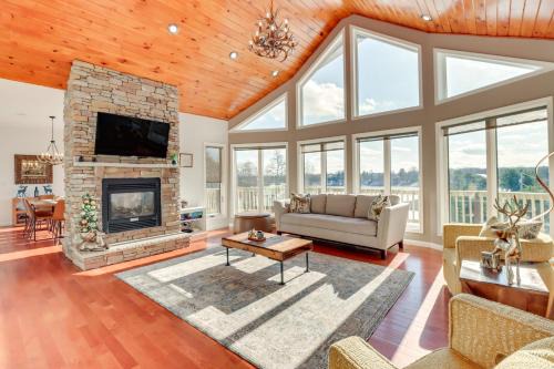 Long Pond Casa | Deck and Lake View Spacious Long Pond Home!