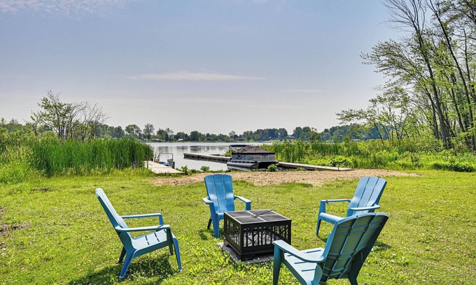 Hartford Casa | Deck, Dock & Hot Tub: Lakeside Retreat in Michigan