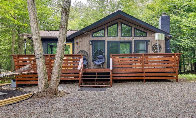 Gouldsboro Casa | Deck, Fire Pit and Sauna Big Bass Lake Getaway!