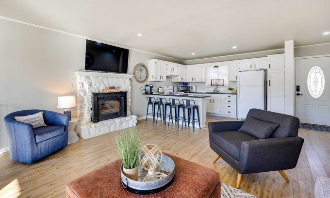 Jay Casa | Deck, Fire Pit & Grill: Lakefront Oklahoma Abode