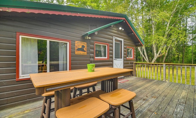 Magalloway Plantation Cabina | Deck + Fire Pit: Nature Lover's Retreat in Maine!