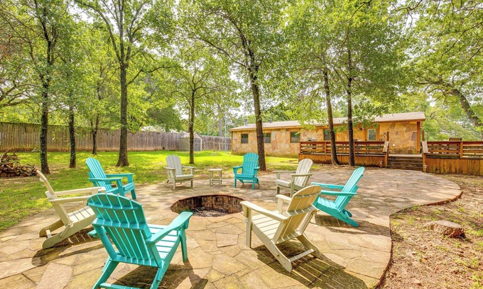 Pottsboro Casa | Deck & Fire Pit: Unique Pottsboro Haven