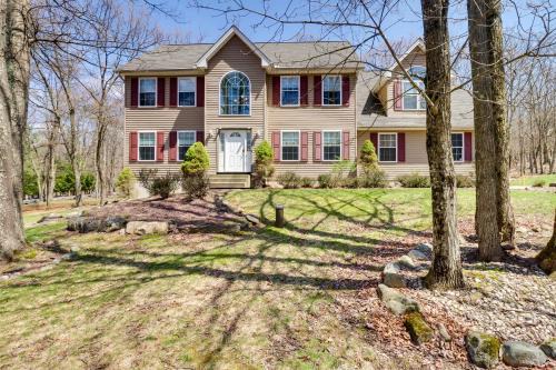 Albrightsville Casa | Deck, Game Room and Fire Pit Poconos Retreat
