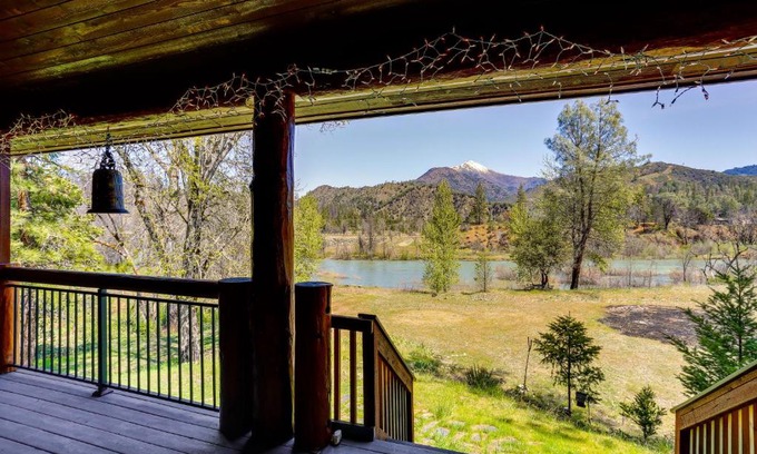 Junction City Casa | Deck, Grill and River Access California Escape!