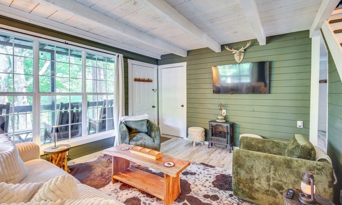 Talking Rock Cabaña | Deck & Grill: 'Cozy Cottage' in Talking Rock!