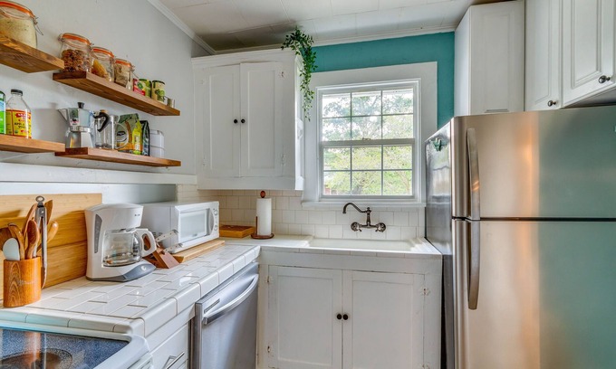 Southeast Pensacola Cabaña | Deck & Grill: Downtown Pensacola Vacation Rental