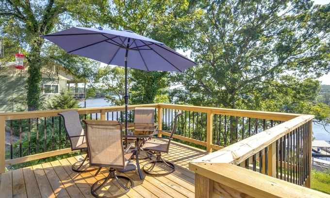 Warsaw Cabina | Deck & Grill: Lake of the Ozarks Cabin in Warsaw
