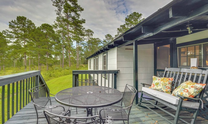 Fowlstown Cabina | Deck & Grill: Thomasville 'House in the Pines'