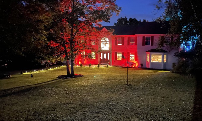 Tunkhannock Township Casa | Deck house with pool and outdoor hot tub