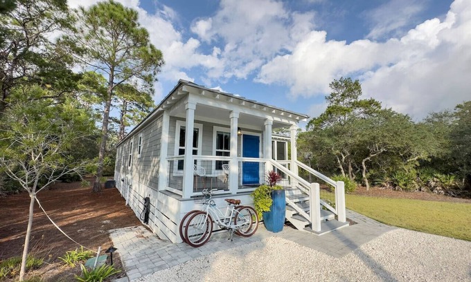 Inlet Beach Cabaña | 3BR Gem! Big Yard, Deck, Screen Porch & More
