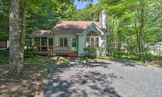 Locust Lake Village Cabaña | Deck & Resort Amenities: Pocono Lake Home