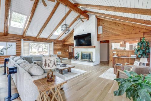 Belle Mead Casa | Deck, Sauna and Fire Pits Upscale Belle Mead Cabin