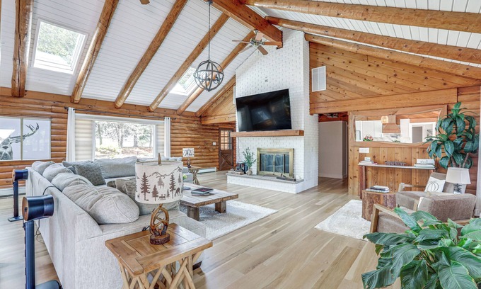 Belle Mead Cabina | Deck, Sauna & Fire Pits: Upscale Belle Mead Cabin