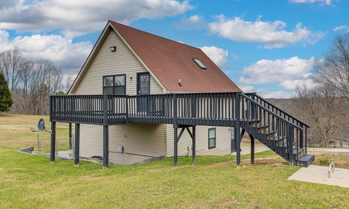 Greenbrier Apartamento | Deck & Scenic Views: Tennessee Countryside Studio