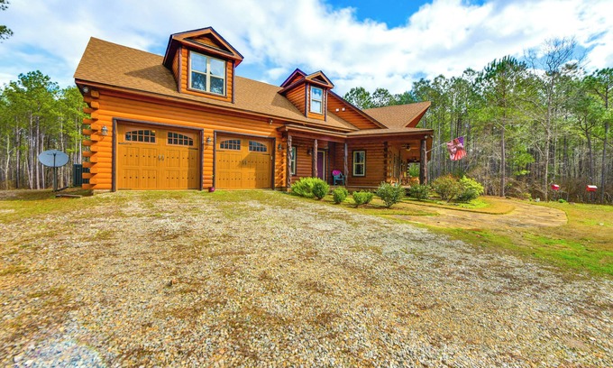 Pine Mountain Casa | Deck, Smoker & Yard: Peaceful Gem in Pine Mountain