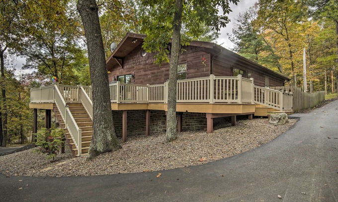James Creek Cabaña | ¡NUEVO! Raystown Lake Cabin con acceso a casa flotante atracada