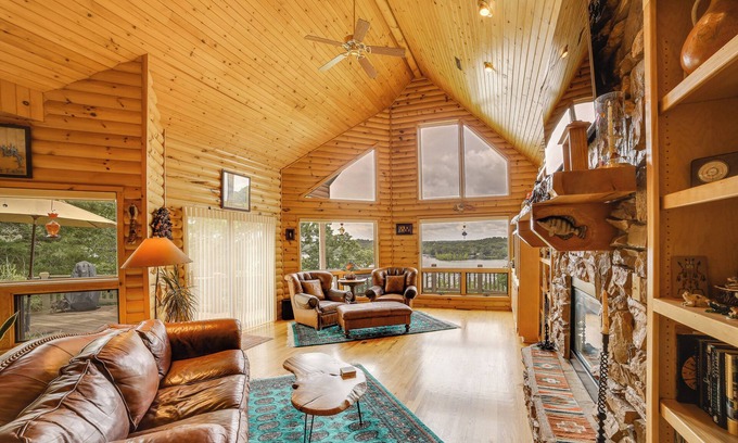 Shell Knob Cabina | Decks & Views: Spacious Cabin Near Table Rock Lake