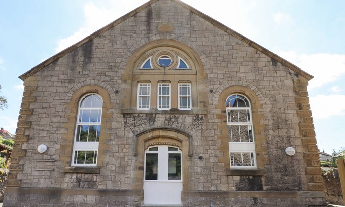 Dyserth Cabaña | DECLARATION SUITE, pet friendly, character holiday cottage in Dyserth
