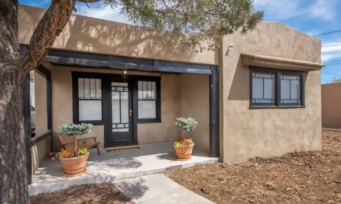 Huning Highland Historic District Cabaña | Deco Chic Casita blocks from Trendy EDO