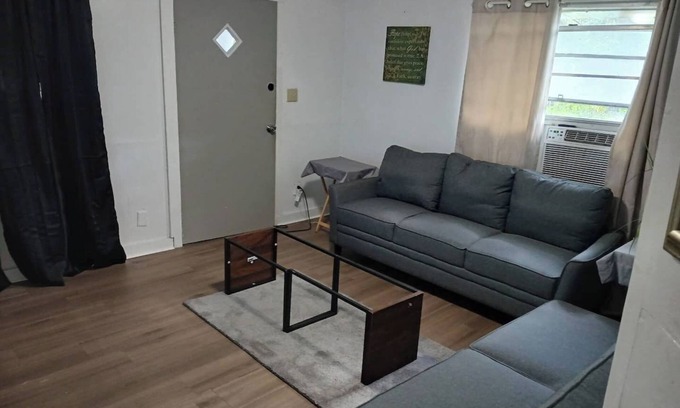 Jacksonville Casa | Decottes · Three Bdrm/Fast WiFi/Fence/Big Bk Yard/RokuTv
