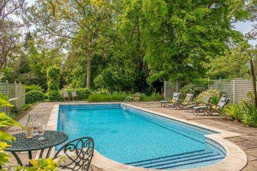 Higham Casa | Dedham Vale Cottage with Swimming Pool - Yew Tree Barn