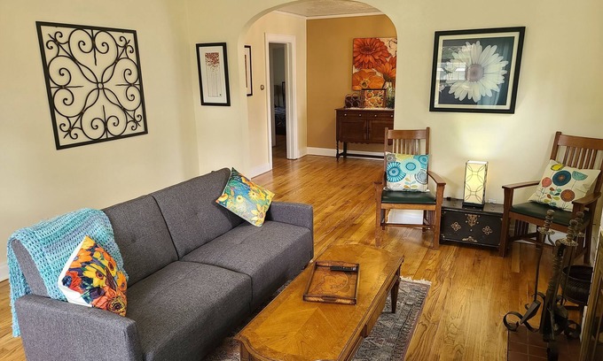 Cheyenne Casa | Dee's Cottage, Central, Entire Home, Pet Friendly.