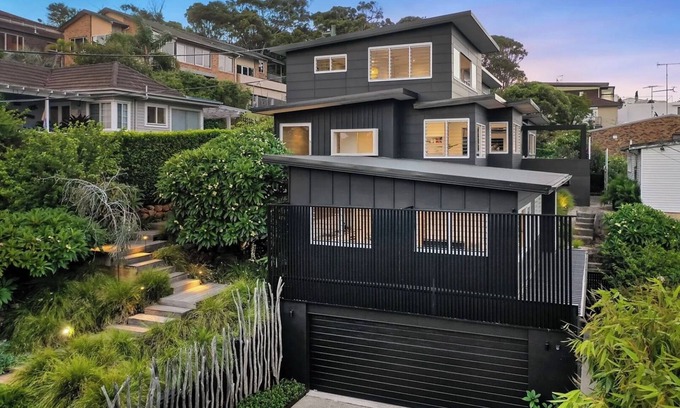 Dee Why Casa | Dee Why Luxury Family Home Sunrise to Sunset views.