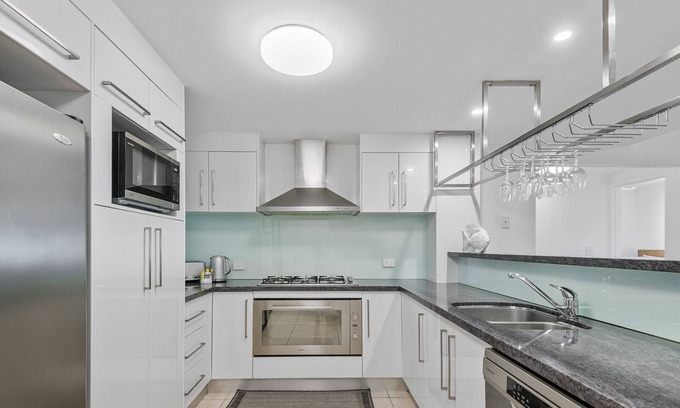 Brisbane Casa | Deep Blue Apartment 8
