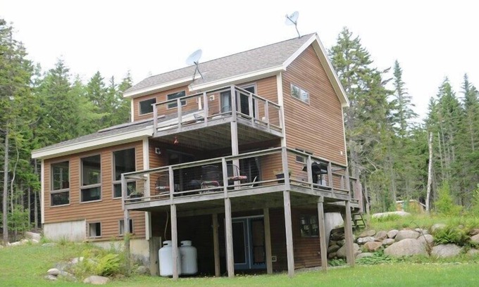Minturn Casa | Deep Cove - Una acogedora cabaña de postes y vigas