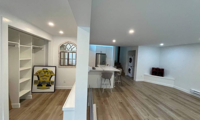 Deep Cove Casa | Deep cove dreaming? Brand new large private condo