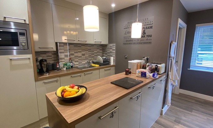 Camberley Cama Y Desayuno | Deepcut Lodge Bed and Breakfast Self Service