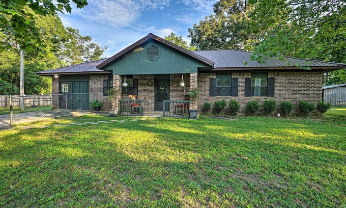 Smithville Casa | 'Deer Camp Run' Escape w/ Hot Tub & Game Room