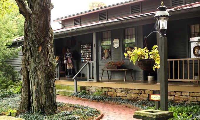 McClellandtown Cama Y Desayuno | Deer Creek Winery at Watson Estate