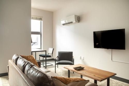 Westown Apartamento | Deer District Studio Apt JC3 - One Block from Fiserv and Baird
