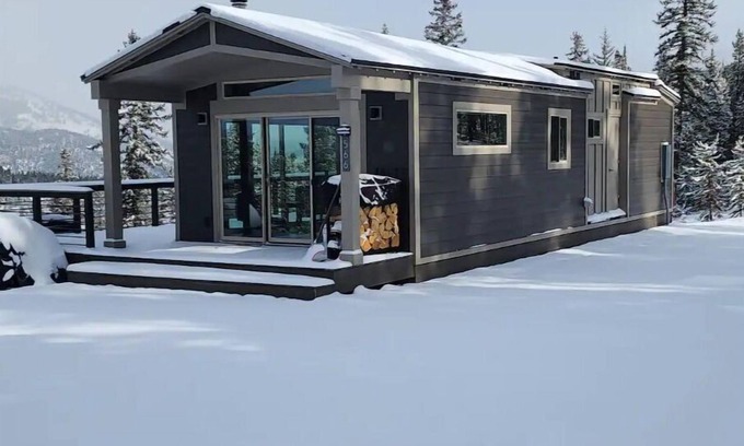 Gallatin Gateway Cabina | Deer Friends Cabin Escape