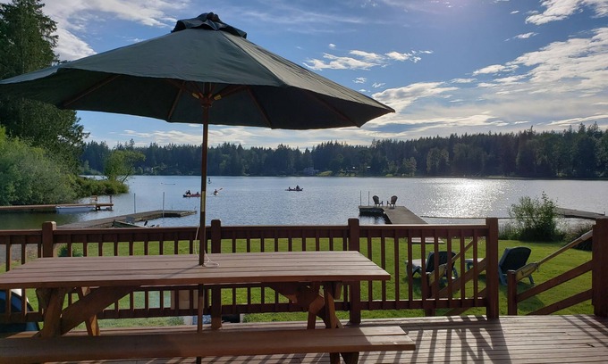 Clinton Cabina | Deer Lake Summer Getaway