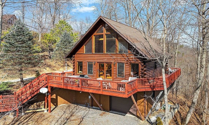 Waynesville Cabina | Deer Ridge - 3 BR, 3 BA, Hot Tub, Firepit