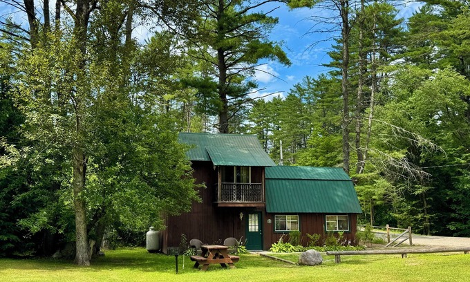 Chestertown Cabina | Deer Run, pool, steps from Loon Lake